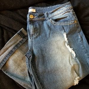 Distressed cropped jeans